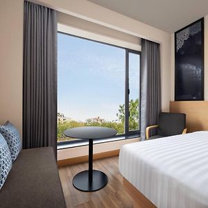 Guest Room 1 King City View Enjoy on Food & Soft Beverages 11 on Select Alcoholic Beverages at Twenty One Bar & Café 400 PM to 800 PM